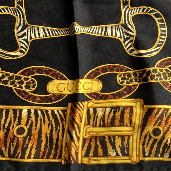 Gucci horse bit animal print chain link silk square scarf - Picture 3 of 16